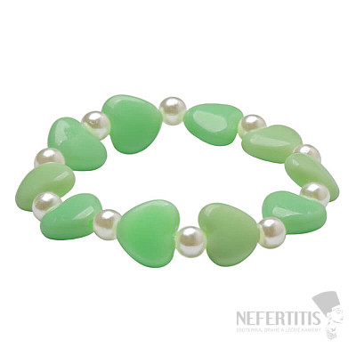Children's bracelet made of green hearts with pearls