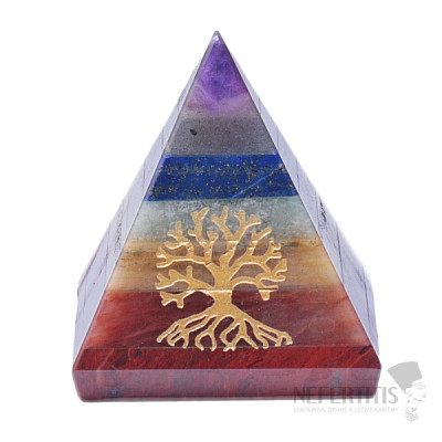 Chakra-Pyramide aus sieben Halbedelsteinen mit dem Baum des Lebens