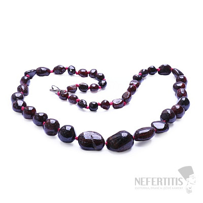 Garnet necklace made of pebbles