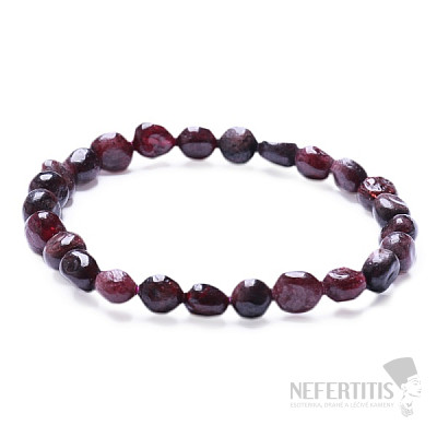Garnet bracelet made of irregular stones