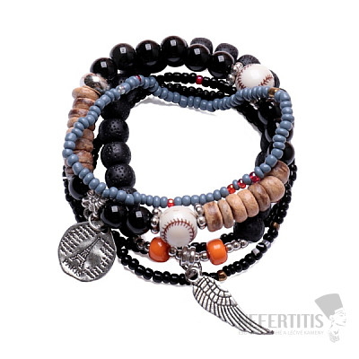 Ein Set aus fünf modischen Armbändern in einem Unisex-Schwarzton