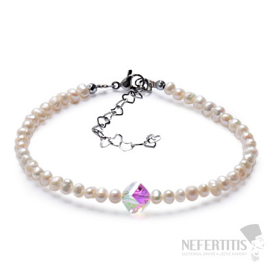 Armband aus weißen Perlen mit einer Aura Rainbow Perle