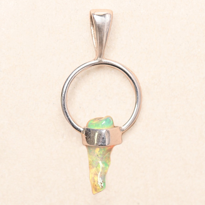 Opál etiopský surový zub přívěsek stříbro Ag 925 LOT19 - 2,4 cm, 1,3 g