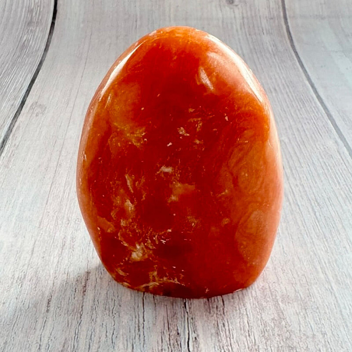 Kalcit oranžový leštěný velký freeform Madagaskar 16 - cca 5,8 x 8,1 cm, 221,1 g