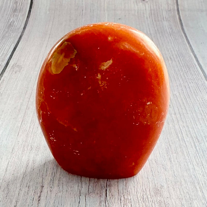 Kalcit oranžový leštěný velký freeform Madagaskar 17 - cca 6 x 7,7 cm, 199,9 g