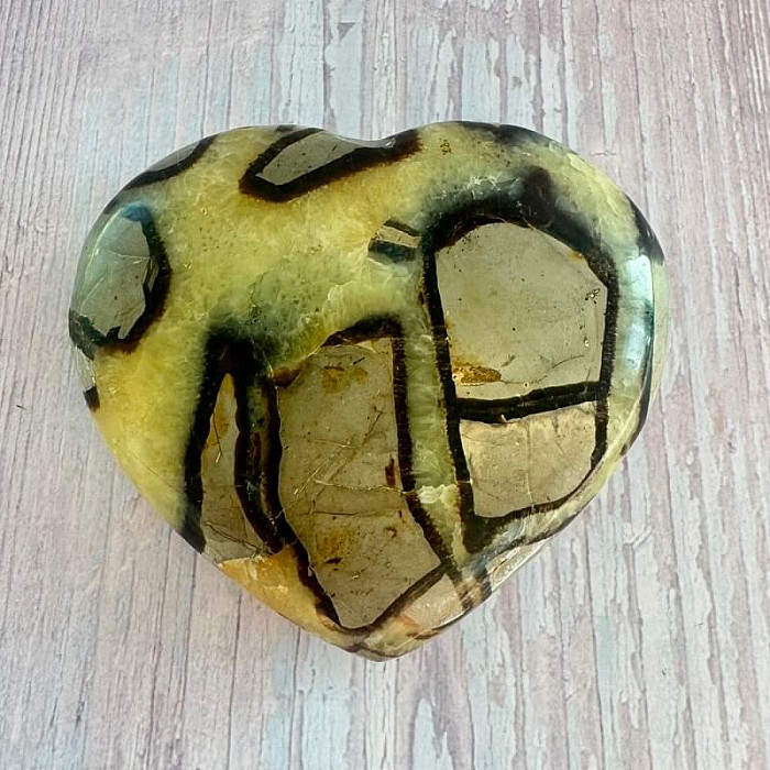 Septárie leštěná Madagaskar Srdce P6-22 - cca 8 x 7,3 cm, 221,1 g