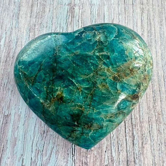 Apatit srdce Madagaskar 14 - cca 7,5 x 6,7 cm, 270,7 g