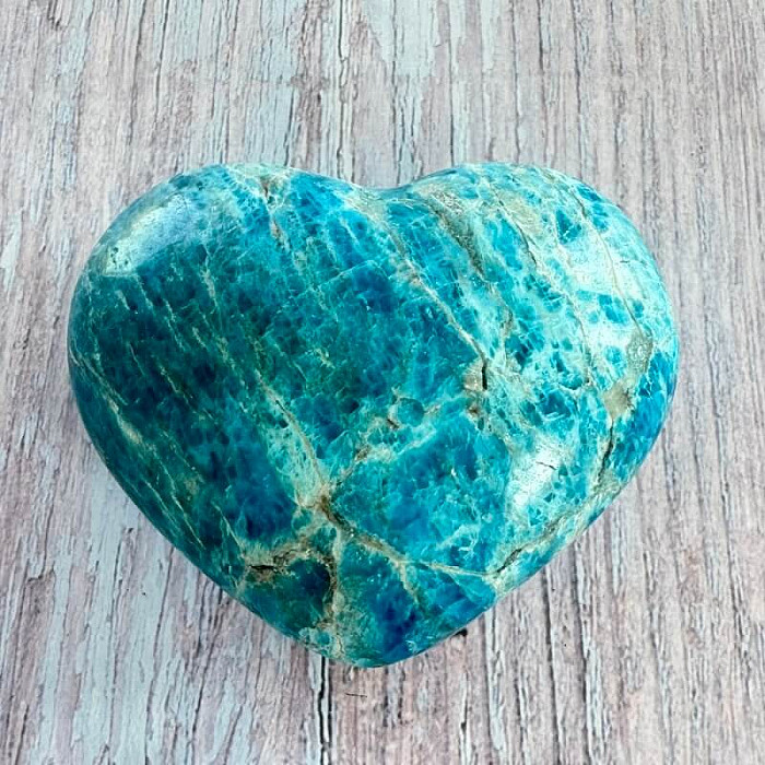 Apatit srdce Madagaskar 15 - cca 7,6 x 6,6 cm, 276,9 g