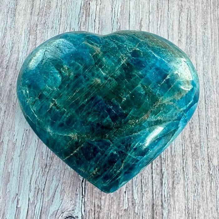 Apatit srdce Madagaskar 7 - cca 7,4 x 6,7 cm, 257,7 g