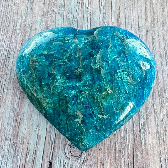 Apatit srdce Madagaskar 9 - cca 8,2 x 7,3 cm, 300,9 g