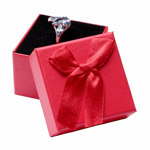 Levně Papírová dárková krabička červená na prsteny 5 x 5 cm - 5 x 5 x 3,5 cm