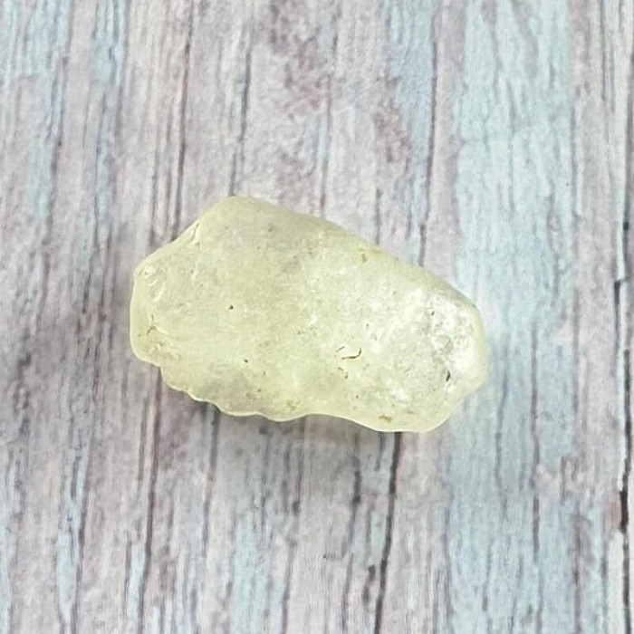 Libyjské sklo Egypt 34 - cca 2,4 x 1,2 cm, 3 g