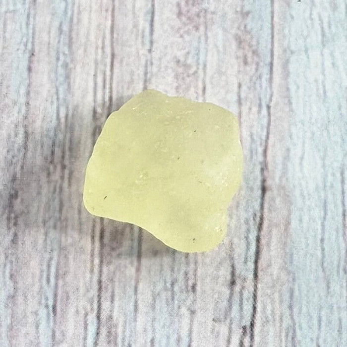 Libyjské sklo Egypt 38 - cca 1,5 x 1,4 cm, 2,6 g