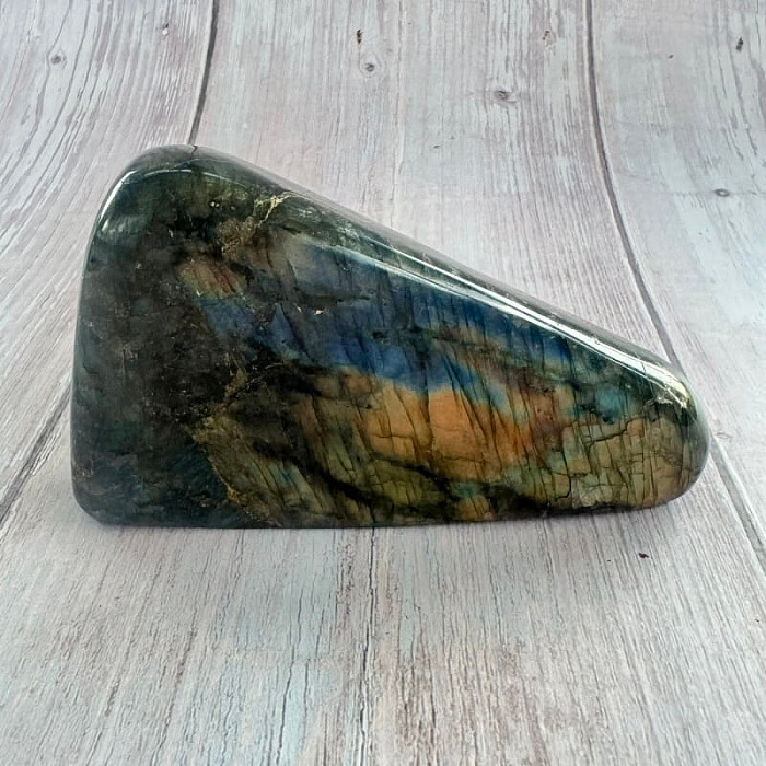 Labradorit duhový leštěný freeform Madagaskar X5-5 - cca 7,6 x 12,5 cm, 551 g