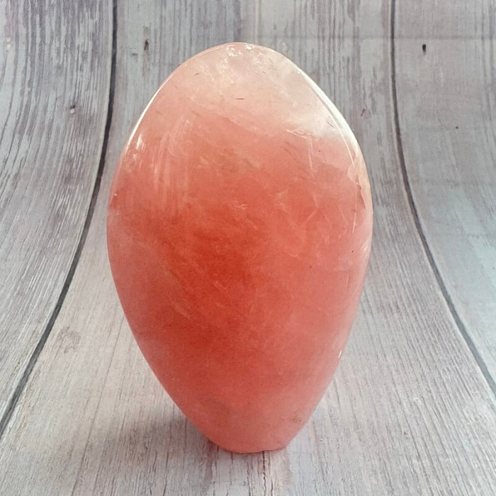 Růženín leštěný freeform Madagaskar 8 - cca 3,7 x 10,9 cm, 409 g