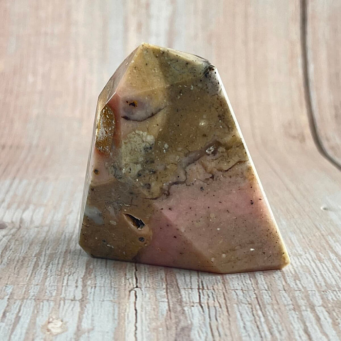 Opál růžový tromlovaný špice - obelisk 10 - 91 g, cca 6,2 x 5,3 cm