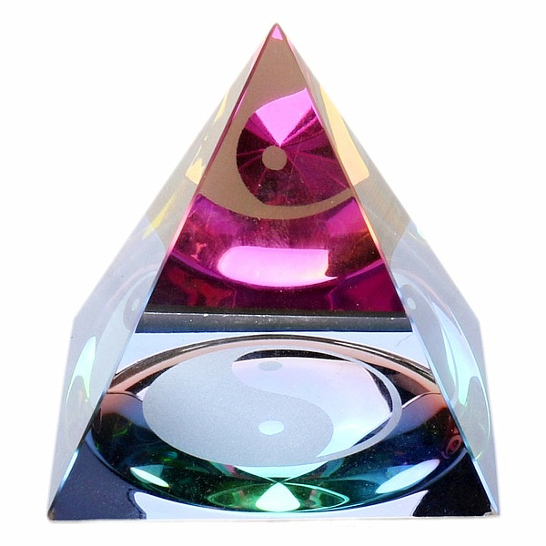 Levně Pyramida pro Feng Shui velká z duhového křišťálu - cca 5,6 x 5,6 cm