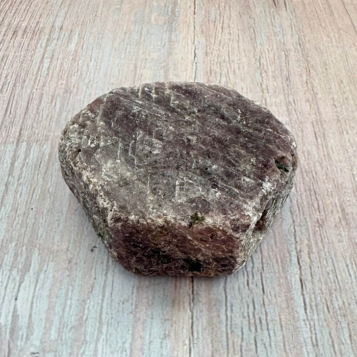 Rubín surový Tanzánie 4 - cca 4,8 x 4,4 x 1,8 cm, 110 g
