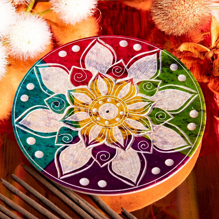 Stojánek z mastku na vonné tyčinky Květinová mandala - 12,7 cm