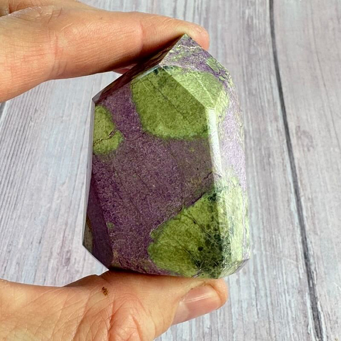 Stichtit špice - obelisk 28 - cca 3,9 x 6,2 cm, 90 g