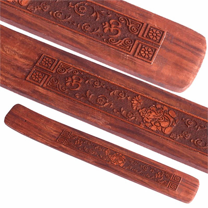 Stojánek na vonné tyčinky dřevo Ganéša - cca 25 x 4 cm