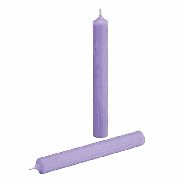 Levně Parafínová stolní svíčka levandulově fialová 18 cm - 18 x 2 cm