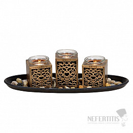 Set aus drei Kerzenhaltern aus Holz und Glas auf einem Tablett