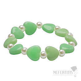 Detský náramok zo zelených srdiečok s perličkami
