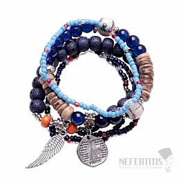 Ein Set aus fünf modischen Unisex-Armbändern in einem Blauton