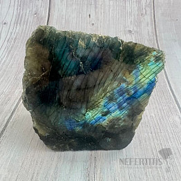 Labradorit polobrúsený Madagaskar P2-20