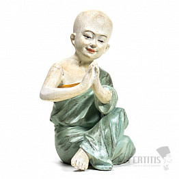 Statuettenjunge Namaste des buddhistischen Mönchs gefärbt