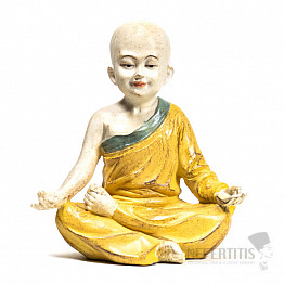 Buddhistický mnich soška chlapce ve žlutém hávu kolorovaná