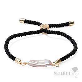Ein Set aus zwei geschnürten Pulldown-Armbändern mit Keshi-Perlen