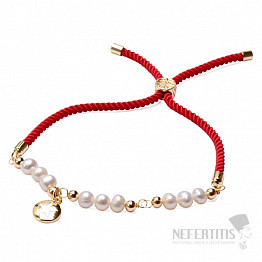 Perlen mit einem Sternkordelarmband rot