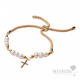 Perlen mit einem Kreuzkordelarmband beige