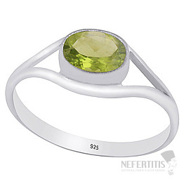 Stříbrný prsten s olivínem