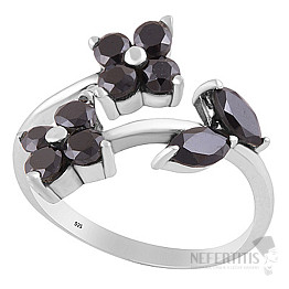 Stříbrný prsten s onyxem