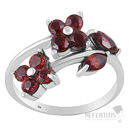 Strieborný prsteň s granátom