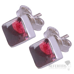 Silver earrings with garnet stones