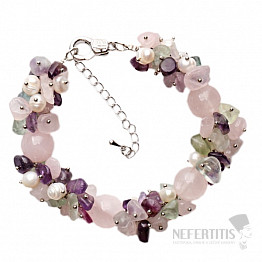 Armband aus Rosenkranz und Amethyst in einem rosa Ton geschnitten