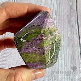 Stichtit špice - obelisk 30