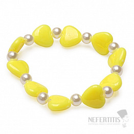 Detský náramok zo žltých srdiečok s perličkami