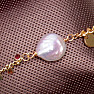 Náramek Keshi perla pozlacená nerezová ocel s kolečky 24 cm