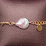 Náramek Keshi perla pozlacená nerezová ocel se srdíčky 24 cm