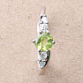 Prsten stříbrný s broušeným olivínem a zirkony Ag 925 011580 PD