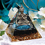 Orgonit pyramida Meditující Buddha s černým achátem